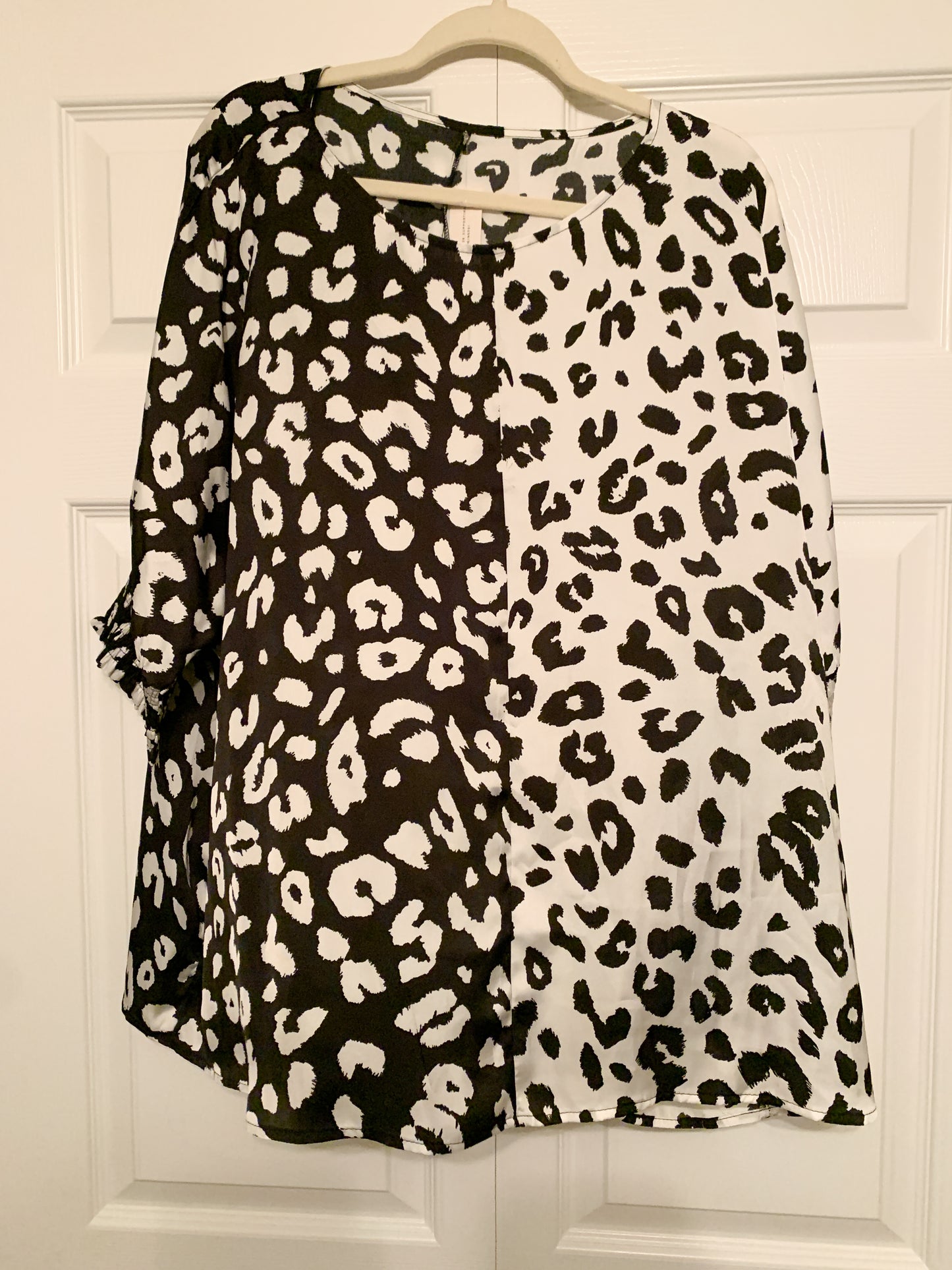 Plus Size Contrast Leopard Blouse